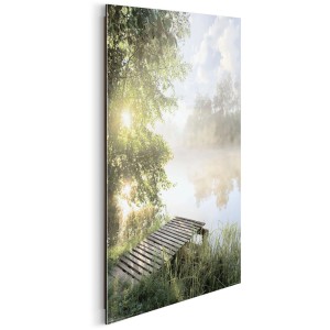 Reinders Deco Panel: Steg an nebeligem See im Morgenlicht. Vertikales MDF-Bild 40x50 cm.