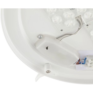 Vue détaillée du plafonnier LED Nova : câblage, borniers et puces LED dans le boîtier blanc.