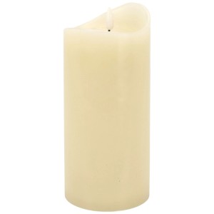 Bougie LED ivoire du set de 3 avec flamme vacillante.