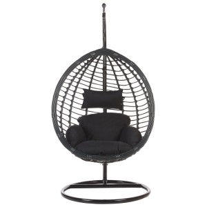 Sedia sospesa nera Beliani Tollo con struttura in polyrattan per interni ed esterni.