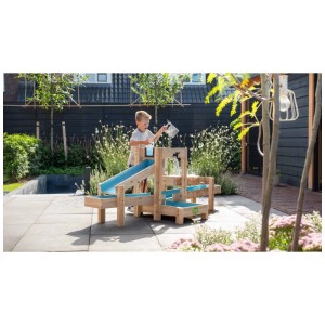 Exit Toys AquaFlow 400 pista d'acqua in legno di cipresso con bambino che gioca in giardino.