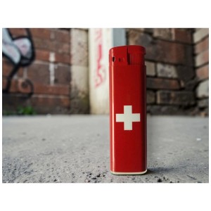 Briquet rouge Major M8 avec croix suisse pour les aides ménagères.