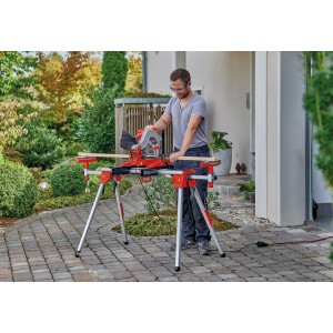 Support Einhell MSS 1610 avec scie à onglet en utilisation dans le jardin.