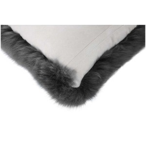 Coussin en peau de mouton noire 35x35 cm avec rembourrage. Coussin décoratif confortable pour le salon.