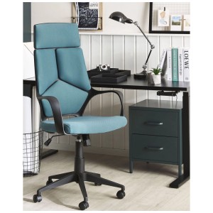Sedia da ufficio Beliani Delight blu con braccioli e poggiatesta per un lavoro confortevole.