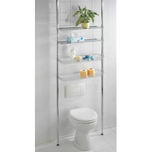 Wenko Teleskopregal Bolsena Chrom über Toilette mit vier Ablagen für Badutensilien.