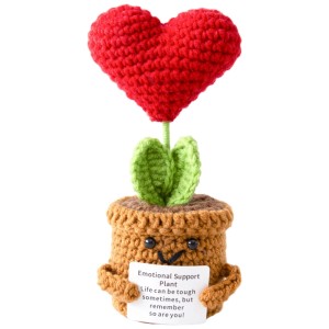 Portafortuna Positive Plant all'uncinetto, 14,5 cm. Cuore rosso, vaso sorridente con cartello e messaggio.