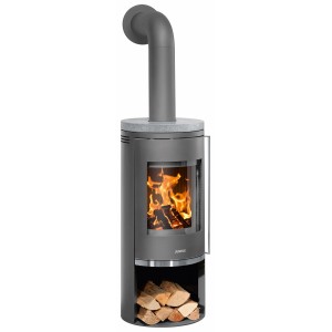 Poêle à bois Justus Faro 2.0 en acier et stéatite, 6 kW, avec du bois dans le compartiment et un feu qui brûle.
