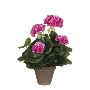 Pianta artificiale geranio decorativa con fiori viola e foglie verdi in vaso marrone. Aspetto naturale.