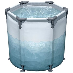 Bestway Lay-Z-Spa Glacial Dip, vasca esagonale bianco-azzurra con motivo ghiaccio, riempita d'acqua.