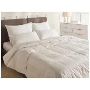 Piumino Beliani Serrato 4 stagioni, cotone Japara, bianco, 200x200 cm, trapuntato su un letto.