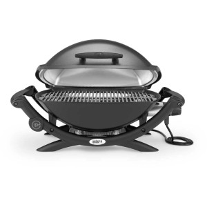 Weber Q 2400 grill elettrico grigio scuro con coperchio aperto e griglia.
