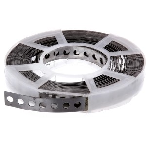 Nastro forato in acciaio inox 17mm x 10m su rotolo, per lavori di montaggio interni ed esterni.