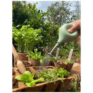 Annaffiatoio a sfera Videx Garden per irrigare le piantine in giardino.