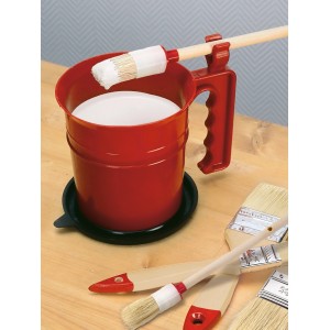 Pot de peinture rouge avec poignée, porte-pinceau et 5 pinceaux pour peinture.