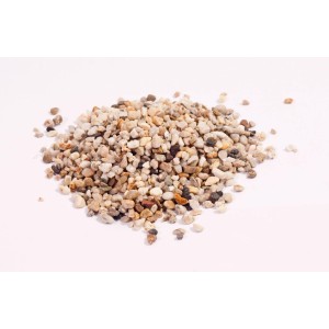 Gravier de quartz multicolore, granulométrie 6-8 mm, idéal pour allées et surfaces décoratives.