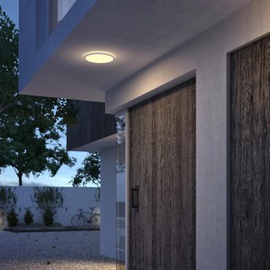 Plafonnier LED Philips SceneSwitch blanc (15W, 1500lm) sur mur de maison.