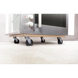 Planche de transport OBI TER-400-L avec roulettes sous un appareil. Planche rectangulaire revêtue pour charges jusqu'à 400 kg.