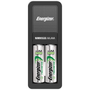 Mini chargeur Energizer avec 2 piles AAA pour charger les piles AA et AAA.