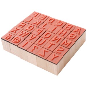 Stempel-Set ABC mit 30 Teilen: Buchstabenstempel aus Holz und Gummi für kreative Bastelprojekte.