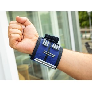 Poignet avec bracelet magnétique bleu LUX, équipé d'embouts et de vis.
