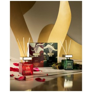 Set de parfum d'ambiance Ipuro Essentials avec deux flacons (rouge, vert) et bâtonnets parfumés.