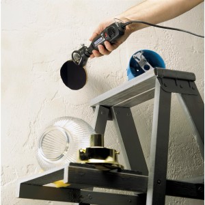 Dremel Attacco fresa 565 in uso per fresare un foro in una parete.