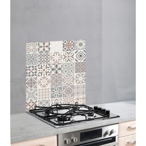 Crédence en verre Wenko, motif carreaux, 60x70 cm, comme protection derrière une cuisinière.