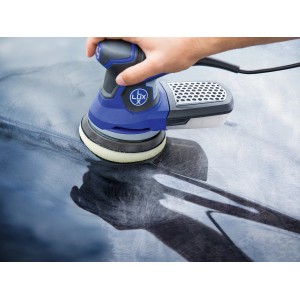 Pad de polissage LUX Comfort Ø 125 mm en utilisation sur une surface foncée.