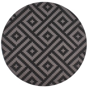 Runder Outdoor-Teppich Ajmer, schwarz-grau mit markantem geometrischem Jacquard-Muster aus Polypropylen.