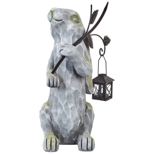 Graue Osterhasen Gartenfigur aus Magnesiumoxid mit Laterne. Dekoration für Frühling und Ostern.