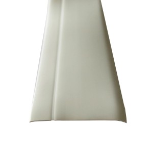 Angle à charnière blanc autocollant, 48 mm x 13 mm, pour plinthes.
