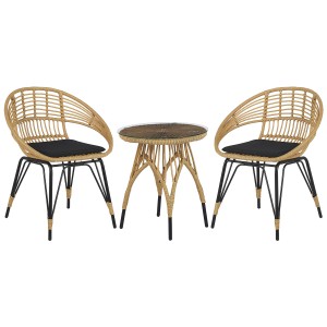 Beliani Set bistro Pellaro nero: mobili da balcone effetto rattan con tavolo e due sedie con cuscini neri.