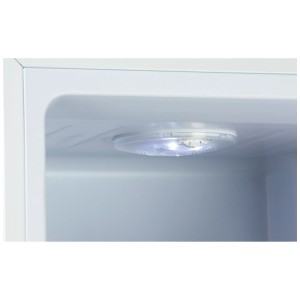 Innenansicht der Domo Kühl-Gefrierkombination mit LED-Beleuchtung und Temperaturregler.