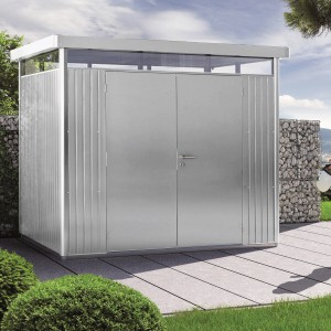 Casetta da giardino in metallo Biohort HighLine color argento metallizzato con doppia porta e tetto piatto.