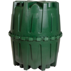 Citerne verte Garantia Herkules 1600 l pour la récupération d'eau de pluie dans le jardin.