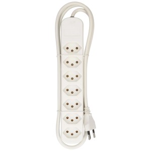 Bloc multiprise blanc Basic Line avec 7 prises de type 13 et câble.