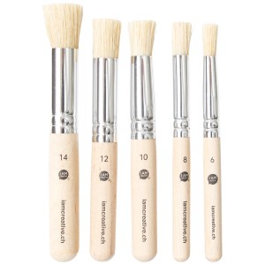 Set di 5 pennelli per stencil con setole naturali e manici in legno di diverse dimensioni.