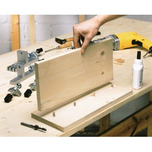 Utilisation de tourillons en bois LUX (6 mm, 50 pcs) pour assemblages bois avec gabarit, perceuse et colle.