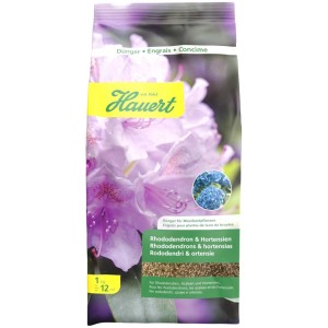 Paquet d'1 kg d'engrais pour rhododendrons Hauert avec fleur de rhododendron.