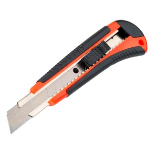 Cutter OBI avec manche orange et noir et lame rétractable.