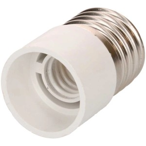 Réducteur blanc E27 vers E14 pour installation de lampe.