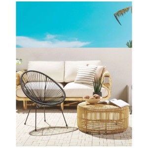 Sedia da giardino Beliani Acapulco nera in corda di polyrattan e struttura in acciaio nero su patio soleggiato.