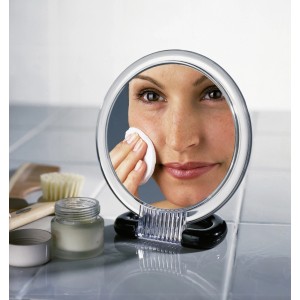 Miroir cosmétique Wenko avec grossissement 3x pour une utilisation dans la salle de bain.