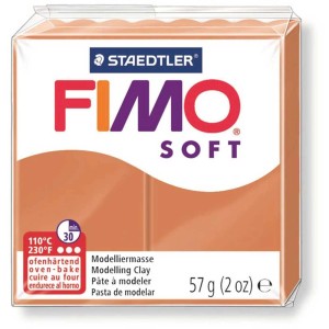 Pâte à modeler Fimo Soft couleur cognac (57g) dans un emballage transparent. Idéal pour les projets de modelage créatifs.