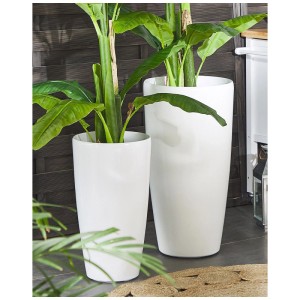 Deux pots de fleurs Beliani Tseria en grès blanc, de différentes tailles.