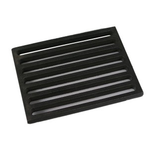 Grille en fonte Nouvel pour cheminées de jardin, grille de barbecue en fonte pour une alimentation en air optimale.