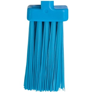 Gros plan : Balai de gouttière 2 en 1 bleu OBI avec poils, outil de nettoyage.