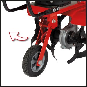 Gros plan sur la motobineuse thermique Einhell GC-MT 2236 avec roue de guidage et fraises.