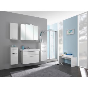 Armoire de toilette Pelipal 312 blanche, 83 cm de large, avec éclairage LED et trois portes miroir dans la salle de bain.